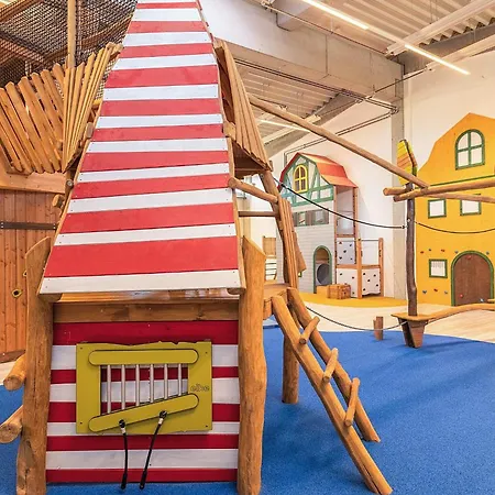 12 Person In Daire *