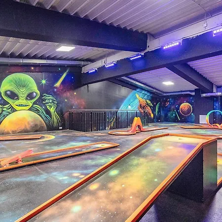 12 Person In アパート