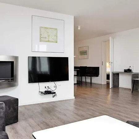 12 Person In アパート