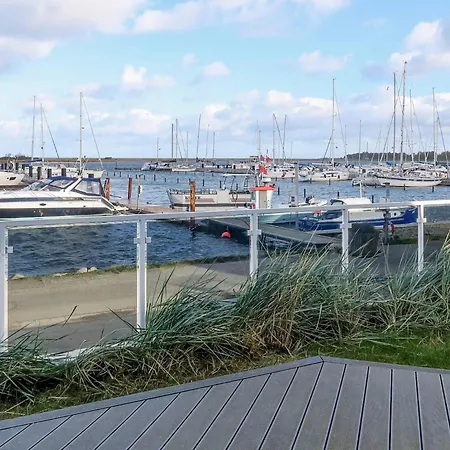 アパート 12 Person In