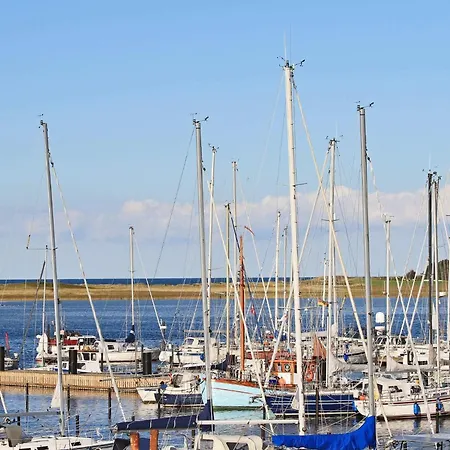 アパート 12 Person In *