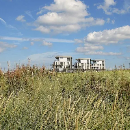 アパート 12 Person In *